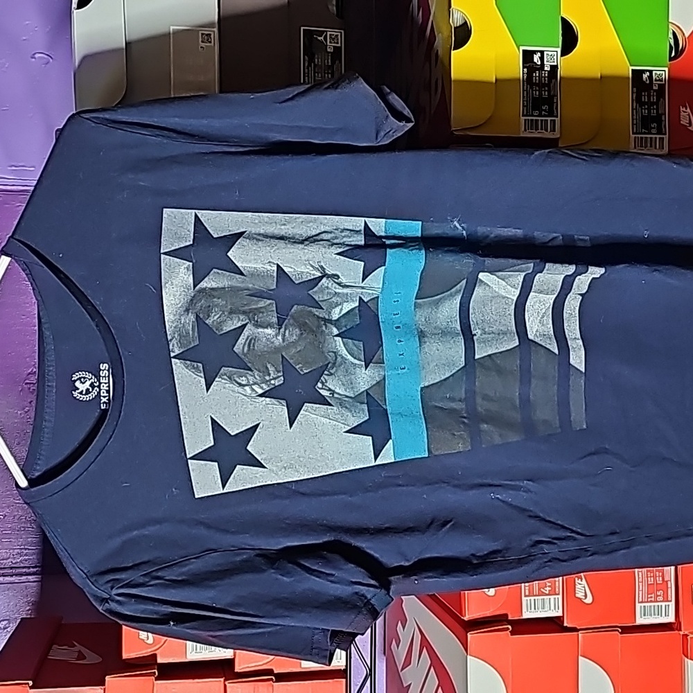 Express graphic tee